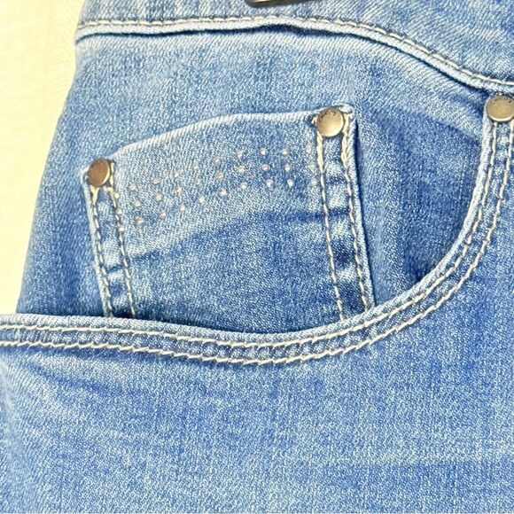 Chicos Platinum cropped Denim Jeans size 2/12 soft stretch - Picture 4 of 10